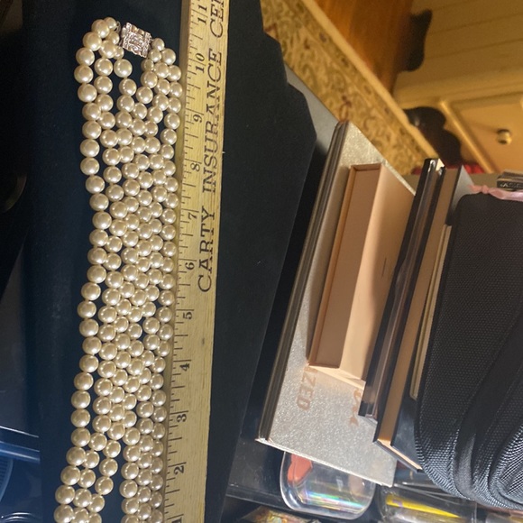 JBK (Jacqueline Kennedy) three strand faux pearl necklace - Picture 4 of 4